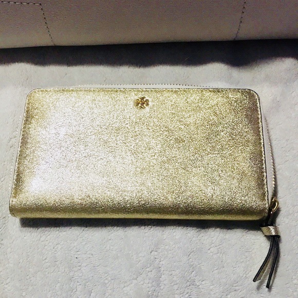 Tory Burch Handbags - Tory Burch continental zip wallet